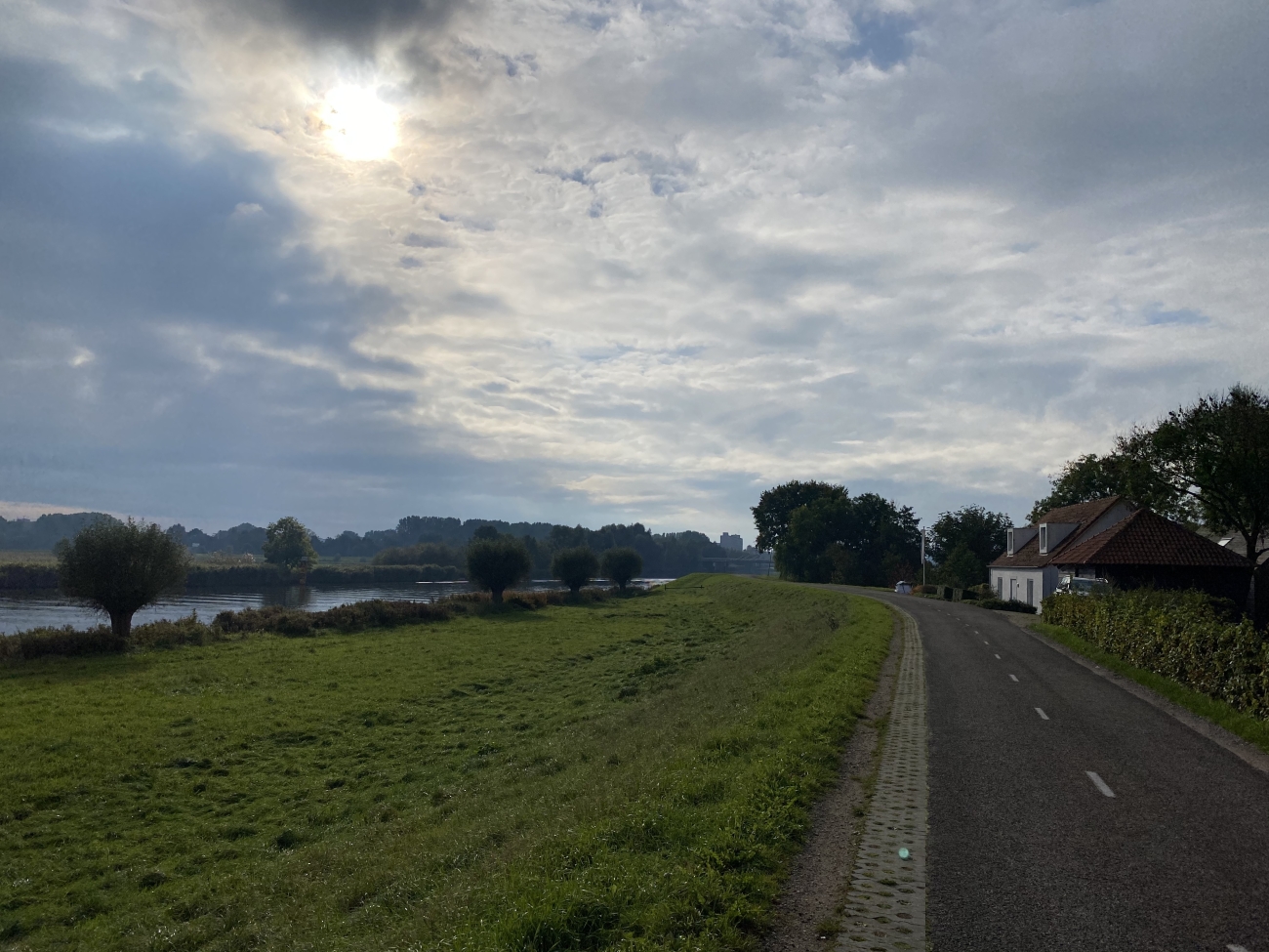 De zon wil schijnen